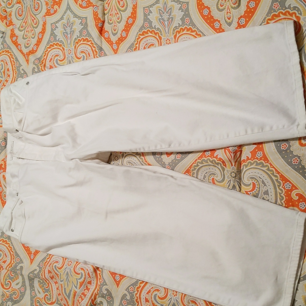 Like new white stretch Capri  Jones New York size 12
